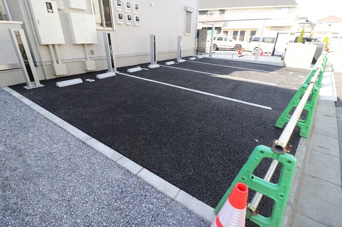 take-2の駐車場
