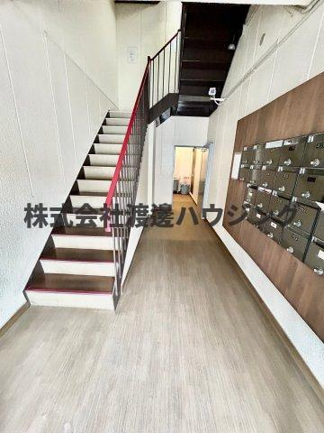 岡本ハイツのエントランス
