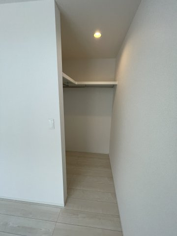 岡山市中区海吉　戸建の収納|収納豊富なウォークインクローゼットです。