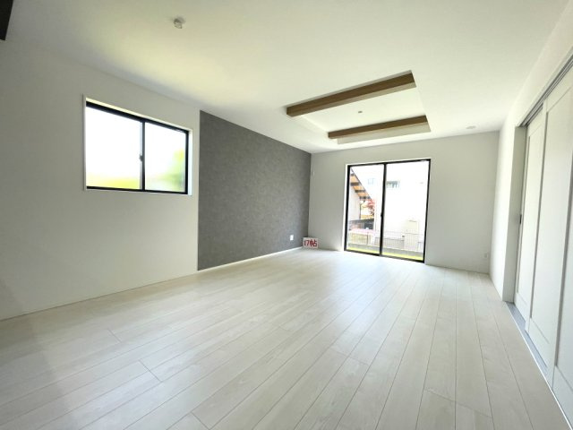 岡山市中区海吉　戸建の居間・リビング|リビングダイニングは約17.0帖あります。