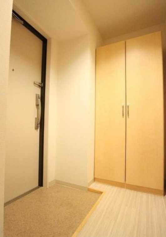 HouseK　閑静な住宅街　追焚　角部屋の玄関