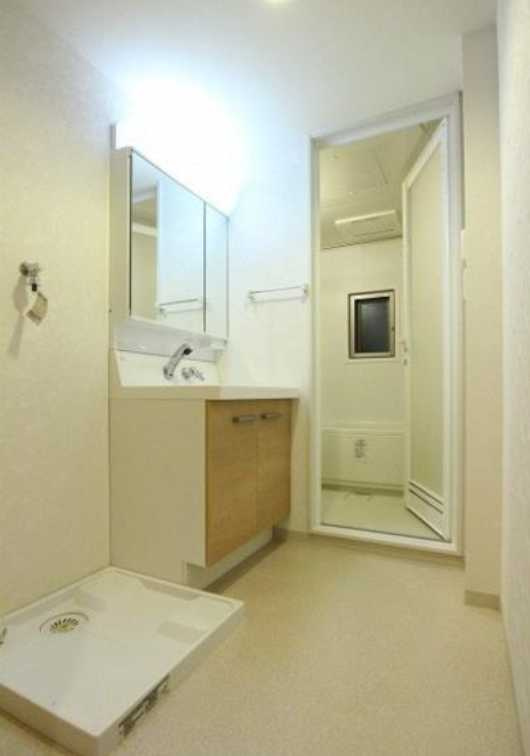 HouseK　閑静な住宅街　追焚　角部屋の洗面所