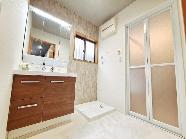 【独立洗面台】 | 板橋区赤塚4丁目　中古一戸建住宅（成増店） | 水回り設備を一新し、快適性と清潔感を兼ね備えた空間へ。
