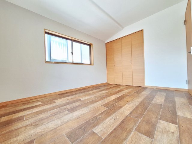 【洋室】 | 板橋区赤塚4丁目　中古一戸建住宅（成増店） | 収納スペースを備えた洋室。お部屋を広々とお使いいただけます。（洋室6帖）