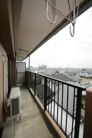 ミキビル桐ヶ丘　1号館のバルコニー|別部屋同間取りのお写真となります。参考にご覧くださいませ。現状と異なる場合は現状優先となります