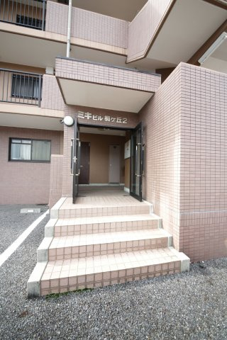 ミキビル桐ヶ丘　1号館のエントランス