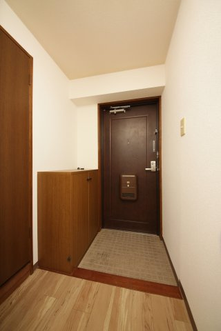 ミキビル桐ヶ丘　1号館の玄関|別部屋同間取りのお写真となります。参考にご覧くださいませ。現状と異なる場合は現状優先となります