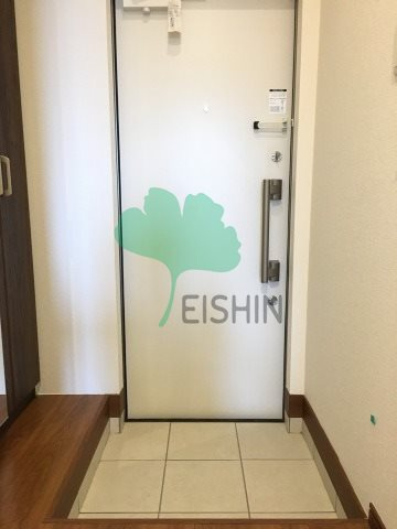 レンブランサの玄関|姿見付きシューズボックス