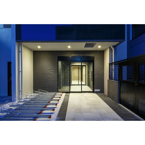 MODERN PALAZZO天神東東NEUROのエントランス