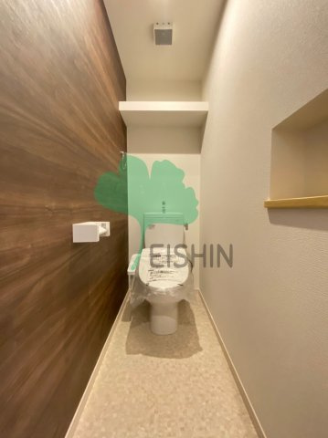 ポラリス南福岡のトイレ|アクセントクロスや棚も付いているオシャレなトイレです！