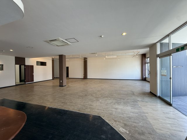 東合川新町店舗のロビー