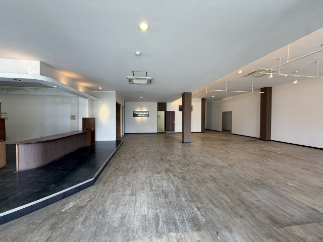 東合川新町店舗のロビー