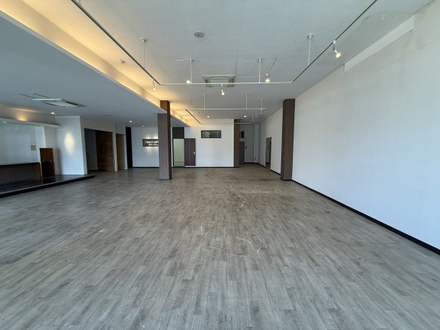 東合川新町店舗のロビー