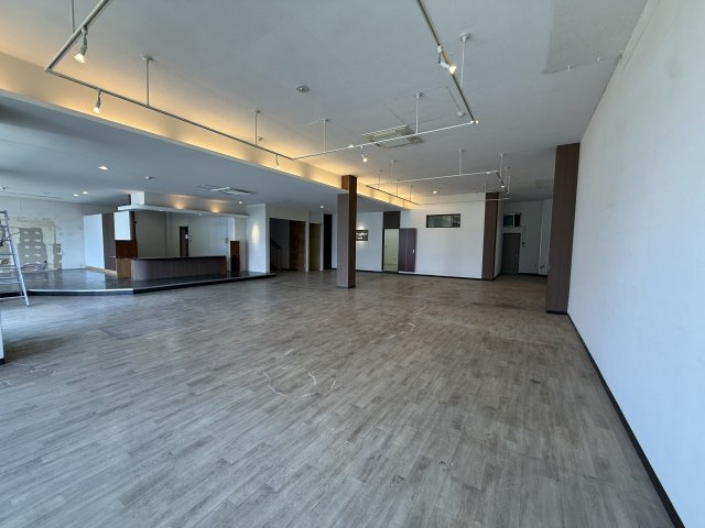 東合川新町店舗のロビー