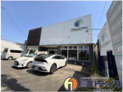 東合川新町店舗の駐車場