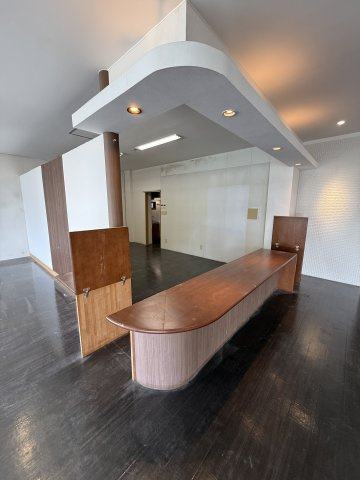 東合川新町店舗の内装