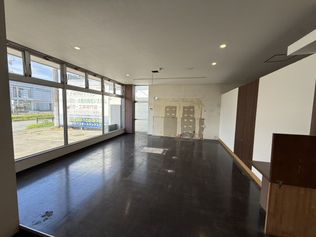 東合川新町店舗のロビー