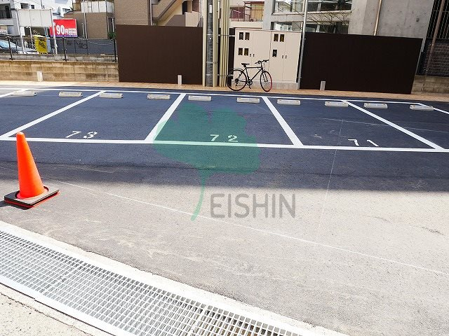 URBAN3（アーバン3）の駐車場