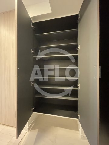 S-RESIDENCE難波大国町Tresの収納|S-RESIDENCE難波大国町Tres　(エスレジデンスナンバダイコクチョウ)　シューズボックス