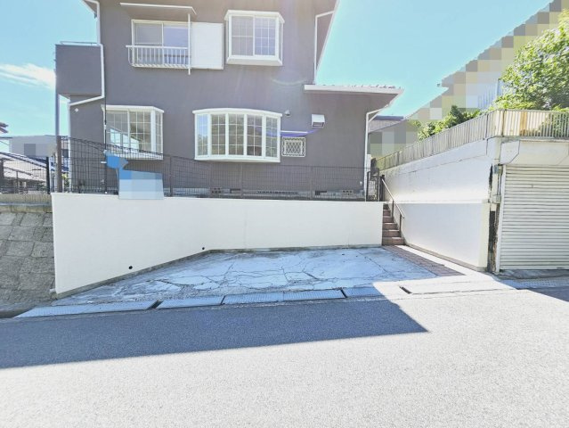 若草町３丁目戸建の駐車場|■カースペース1台