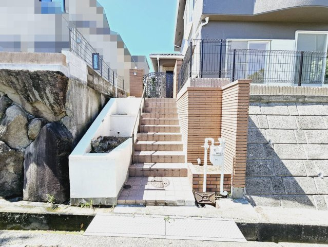 若草町３丁目戸建のその他|■玄関アプローチ