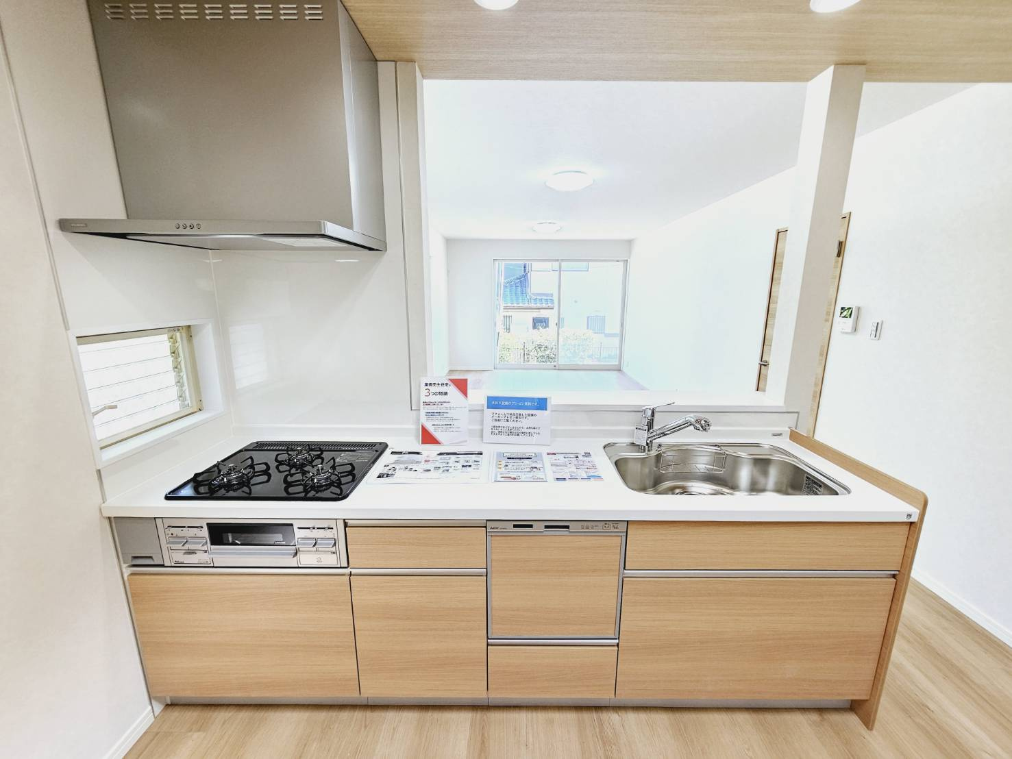 若草町３丁目戸建のキッチン|■会話が弾む対面システムキッチン■食器洗浄乾燥機■浄水カートリッジ水栓
