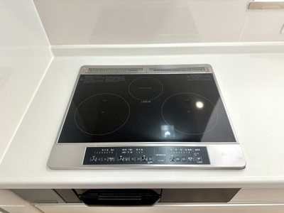 【内観：施工例】 | 【新築分譲住宅　～クレイドルガーデン～】 山形市下条町　第11　☆全3棟☆ | 火を使わないので小さいお子様がいらっしゃるご家庭でも安全にご利用いただけます。また、ご使用後はプレートをふくだけでお掃除できます♪