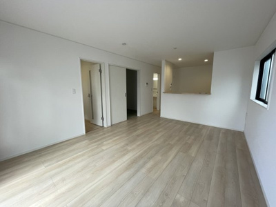 【居間・リビング】 | 【新築分譲住宅　～クレイドルガーデン～】 山形市下条町　第11　☆全3棟☆ | 【Living room】
家族の食事や団らんのほか、子どもを遊ばせたり、友人を招いたりするLDKは住まいの中心です。
長時間過ごす場所だからこそ、ほっと落ち着く安心感のある場所にしたいですよね♪