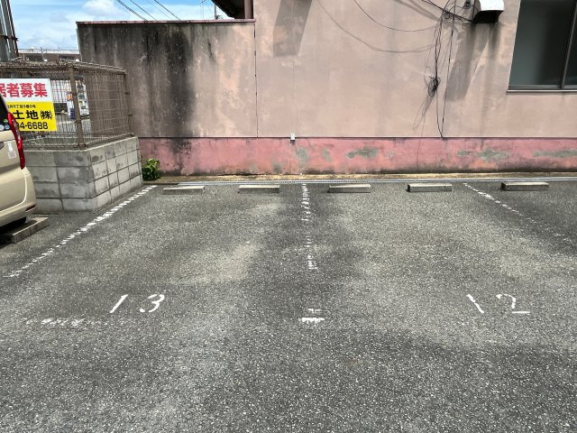 フローラハイムの駐車場