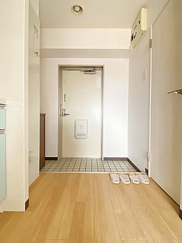 麦島建設本社ビルの玄関