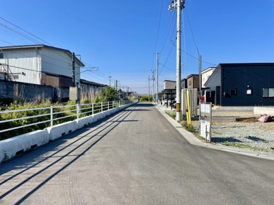 【前面道路含む現地写真】 | 【新築分譲住宅　～クレイドルガーデン～】 東根市神町西　第14　☆全2棟☆ | 【View】
この開放感ある眺望と共に閑静な住宅街の季節感を演出する四季折々の変化を楽しめる心地よい場所となることでしょう。