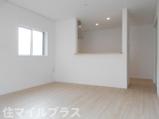 【居間・リビング】 | 郡山市安積町笹川新築一戸建て9棟 | こちらのリビングで趣味の時間をお楽しみください