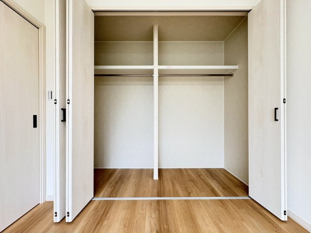 本巣郡北方町 高屋清流６丁目（美江寺駅） 2階建　5ＬＤＫの収納|2階洋室クローゼット