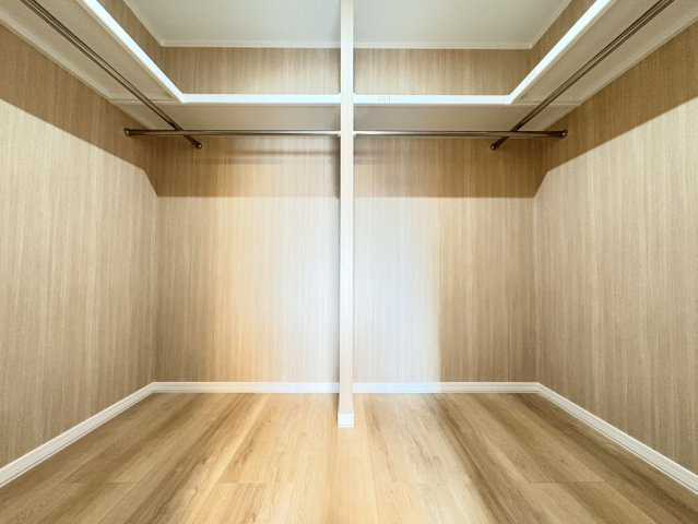 本巣郡北方町 高屋清流６丁目（美江寺駅） 2階建　5ＬＤＫの収納|2階洋室ウォークインクローゼット