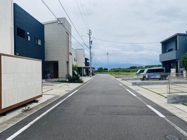 本巣郡北方町 高屋清流６丁目（美江寺駅） 2階建　5ＬＤＫのその他|前面道路 幅員6.0ｍ
