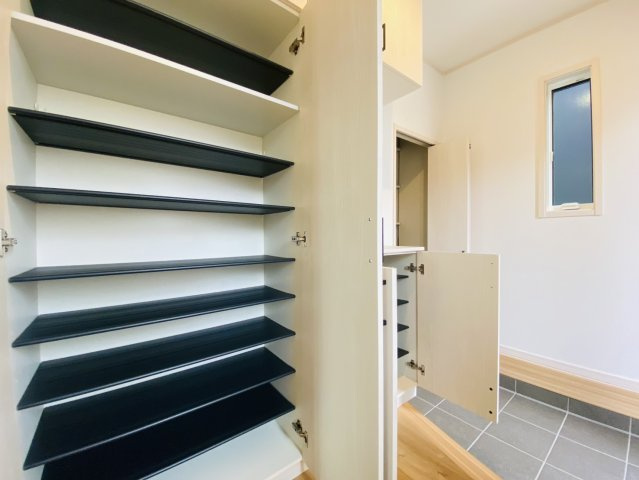 本巣郡北方町 高屋清流６丁目（美江寺駅） 2階建　5ＬＤＫの収納|シューズボックス