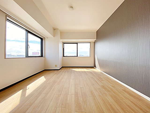 麦島建設本社ビルの居間・リビング