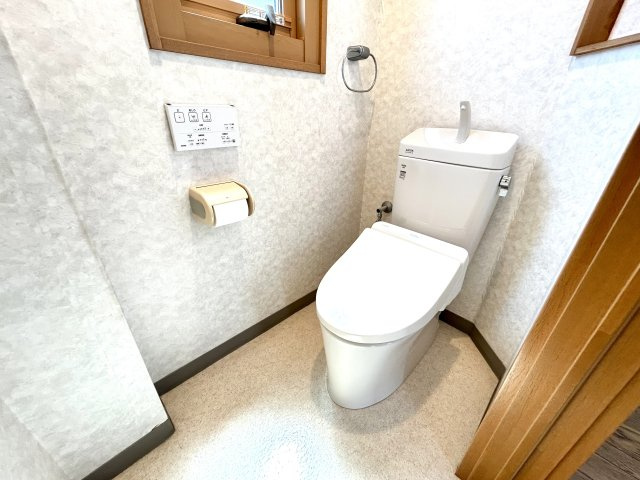 淡路市仮屋戸建のトイレ