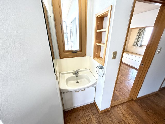 淡路市仮屋戸建の洗面所