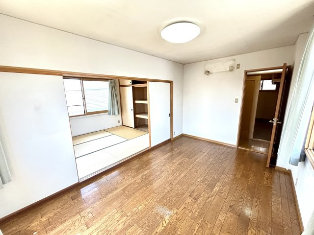 淡路市仮屋戸建の洋室