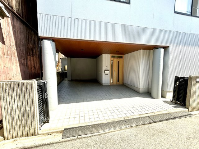淡路市仮屋戸建の駐車場