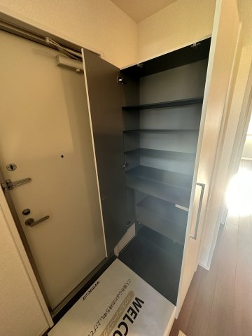 メゾンあざぶ B棟の玄関