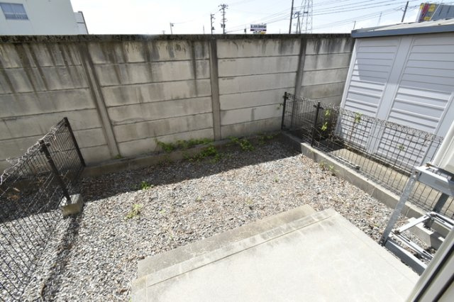 アバンウェル田中町　B棟の庭
