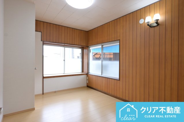 【居間・リビング】 | 桐生市境野町6丁目　中古住宅 | 窓も大きく明るいリビングです♪