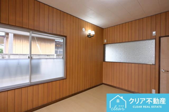 【居間・リビング】 | 桐生市境野町6丁目　中古住宅 | 明るいリビングは家族が過ごす憩いの場です♪