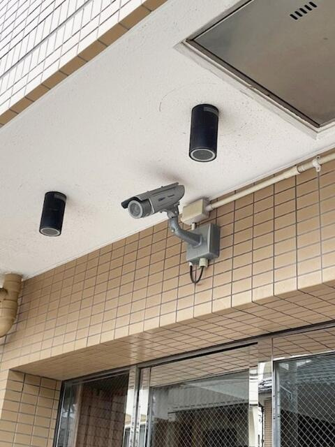 エントランス入口防犯カメラ