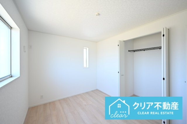 【洋室】 | 桐生市広沢町第18　クレイドルガーデン | 広々としたクローゼットでお部屋はいつでもスッキリクリアに！