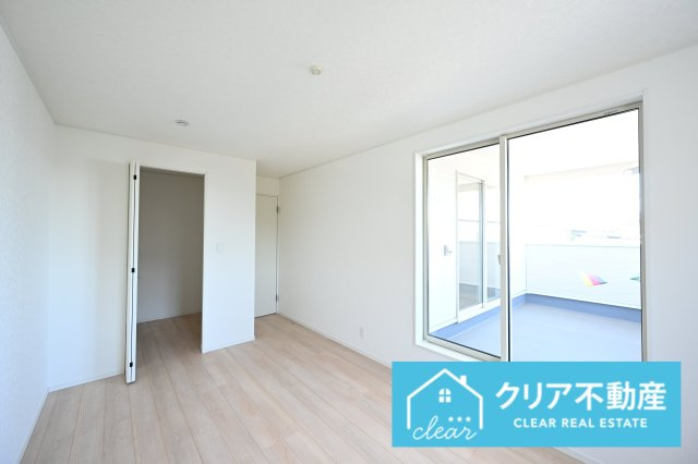 【収納】 | 桐生市広沢町第18　クレイドルガーデン | 日当たりのよい寝室は大容量のウォークインクローゼット付き！