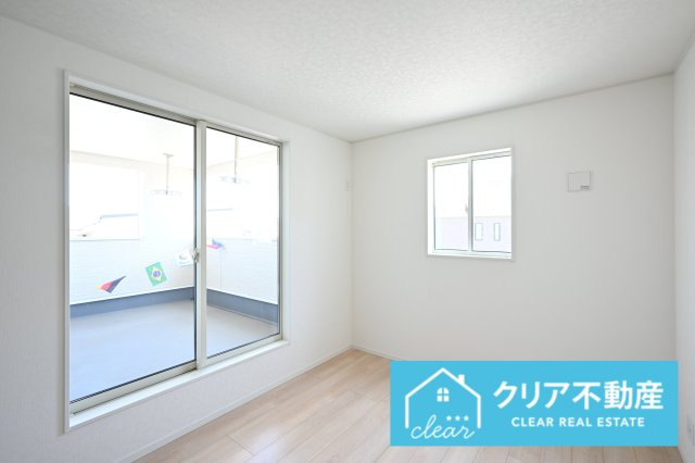【洋室】 | 桐生市広沢町第18　クレイドルガーデン | 寛ぎの時間を紡ぎだす主寝室。大型ベッドを置いても余裕です。