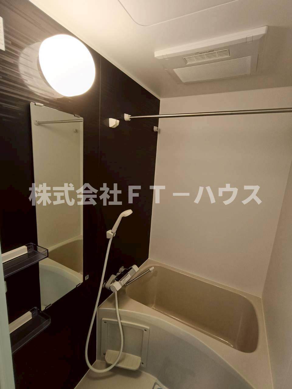 ケイディーエックスレジデンス原木中山の浴室